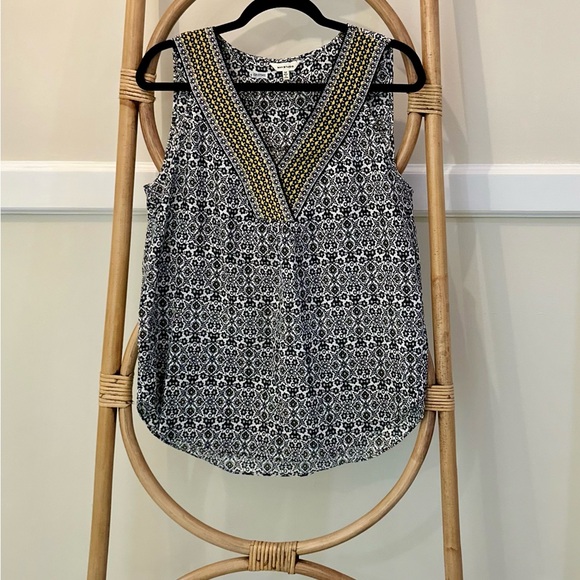 Max Studio Black and White Sleeveless Blouse - Picture 1 of 3